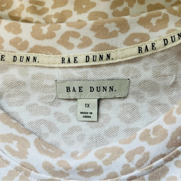 Rae Dunn Football Mama Cream & White Leopard Print Sweatshirt 1X Women’s - Picture 9 of 11